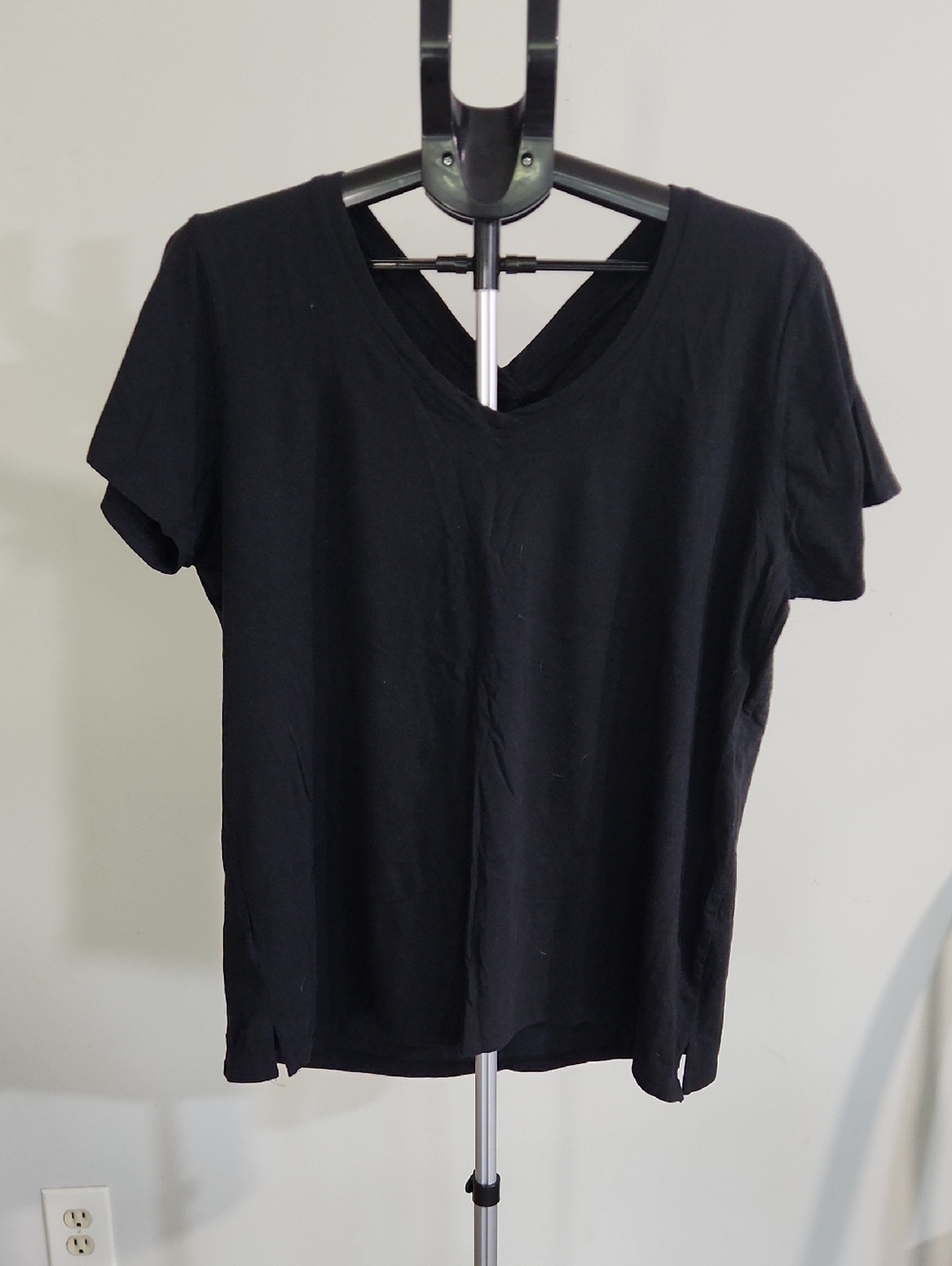 Eddie Bauer Womens Freedry Black V-Neck Tee. Size XL.